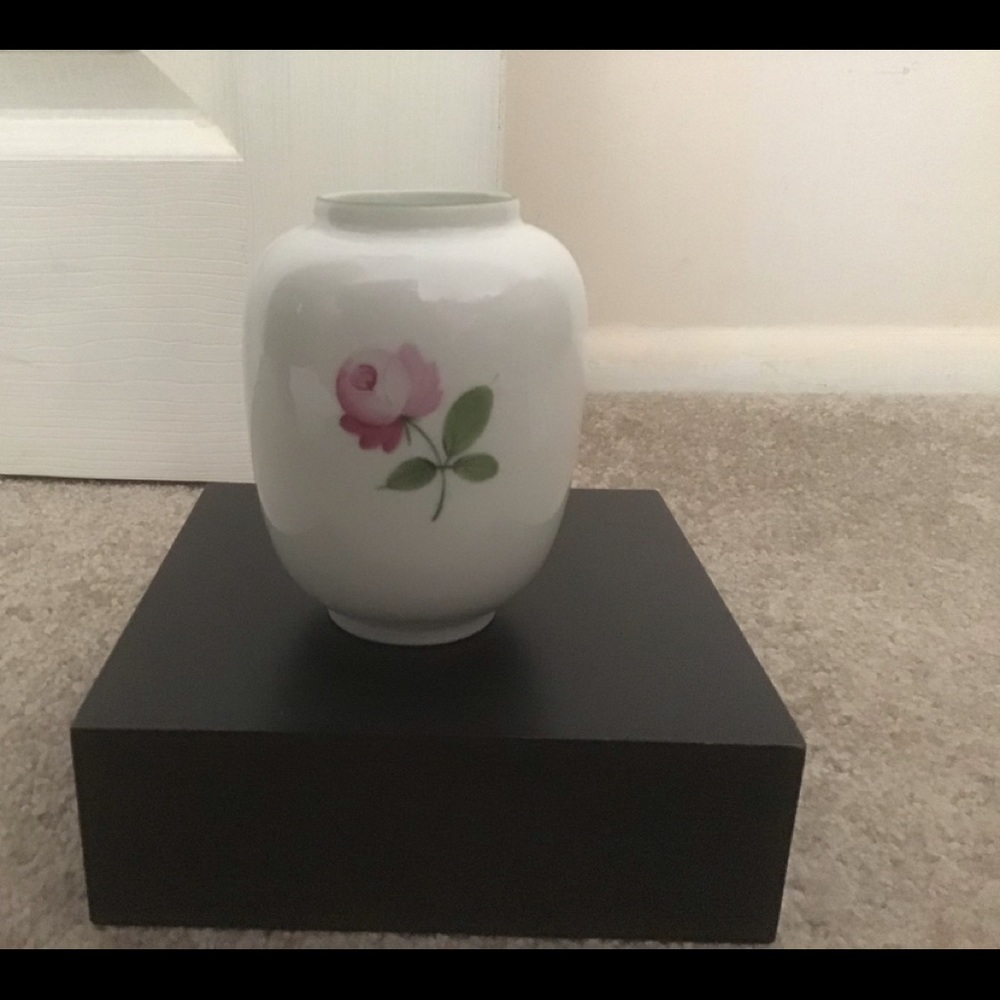 AUGARTEN WEIN AUSTRIAN VTG FLOWERED BUD VASE
